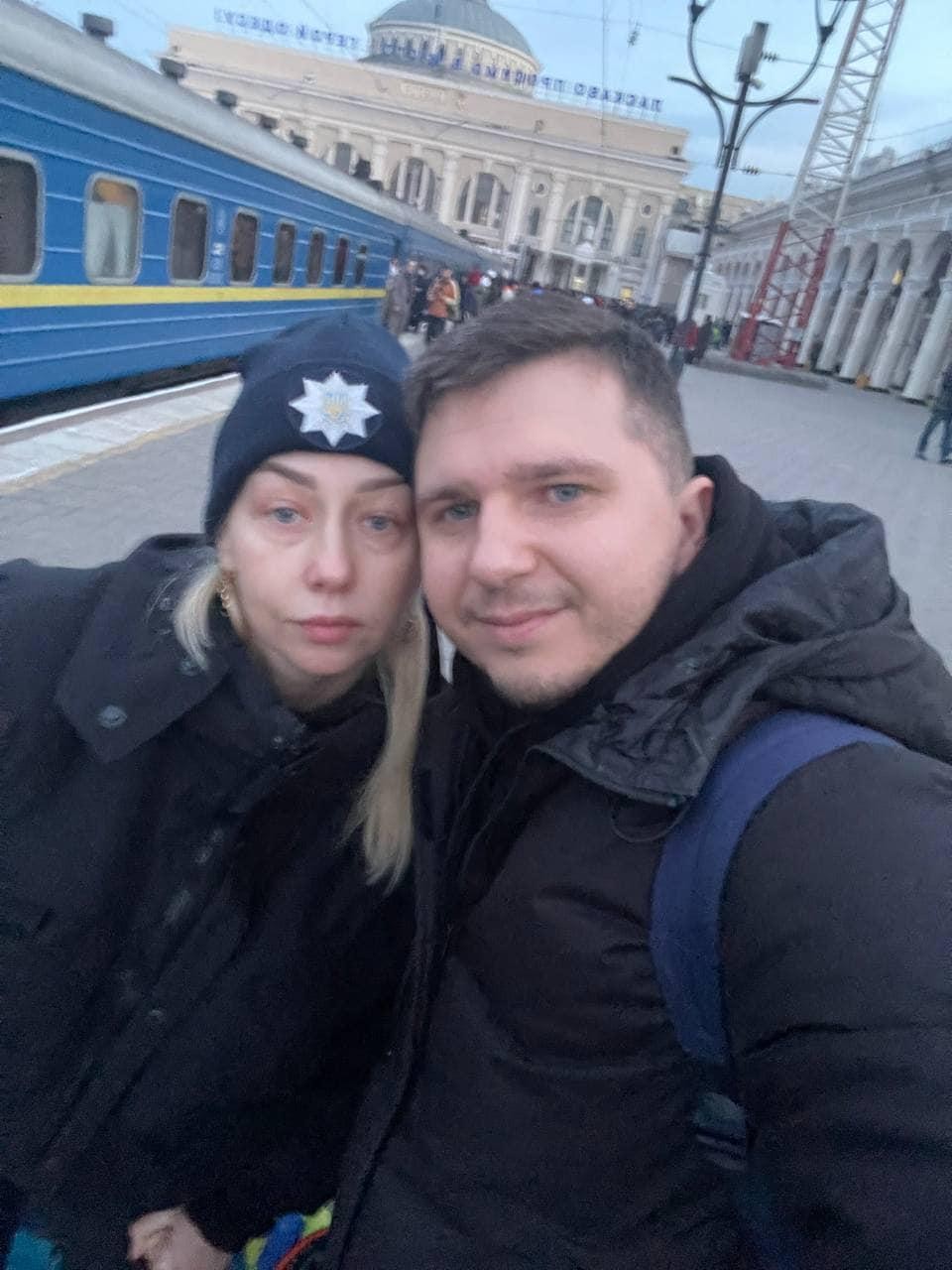 O mamă din Odessa s-a despărţit de copiii săi ca să lupte pentru ţară: „În exterior sunt ca oțelul, înăuntru totul e distrus! Dar nu mai plâng!"