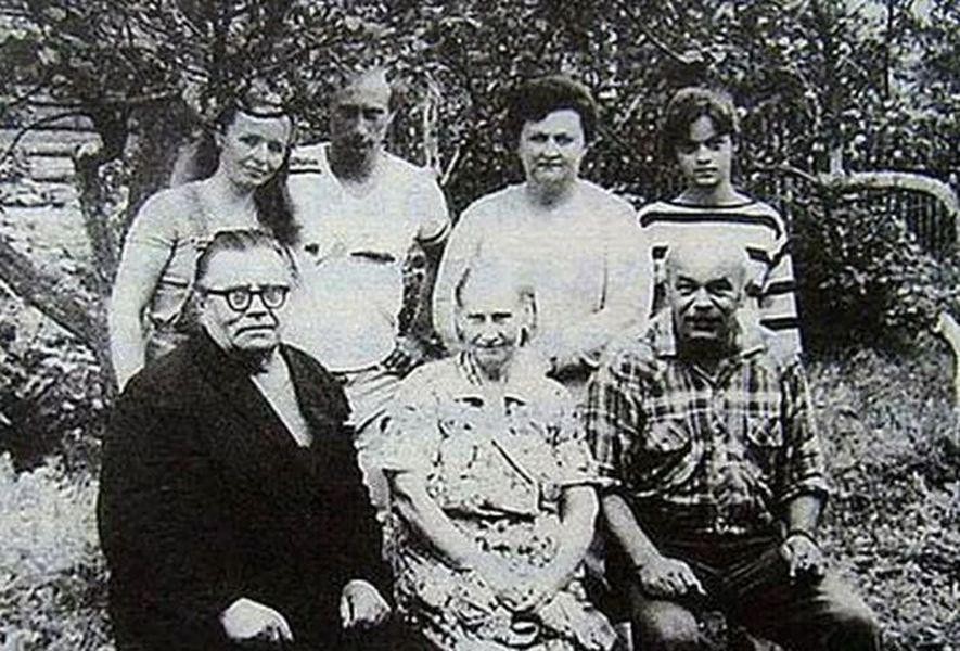 FOTO // Tatăl și mama lui Vladimir Putin, imagini unice. Cine au fost părinții liderului rus și ce s-a ales de ei