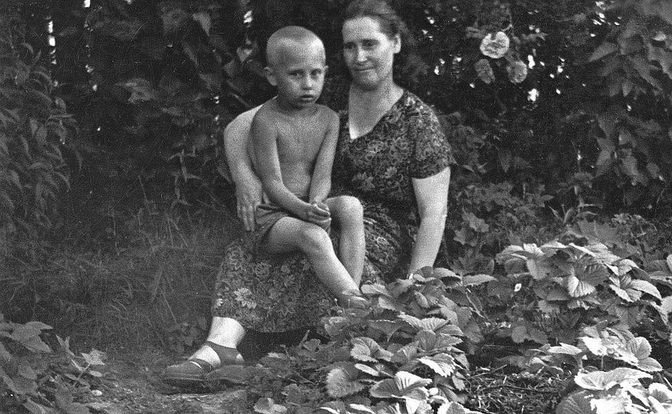 FOTO // Tatăl și mama lui Vladimir Putin, imagini unice. Cine au fost părinții liderului rus și ce s-a ales de ei