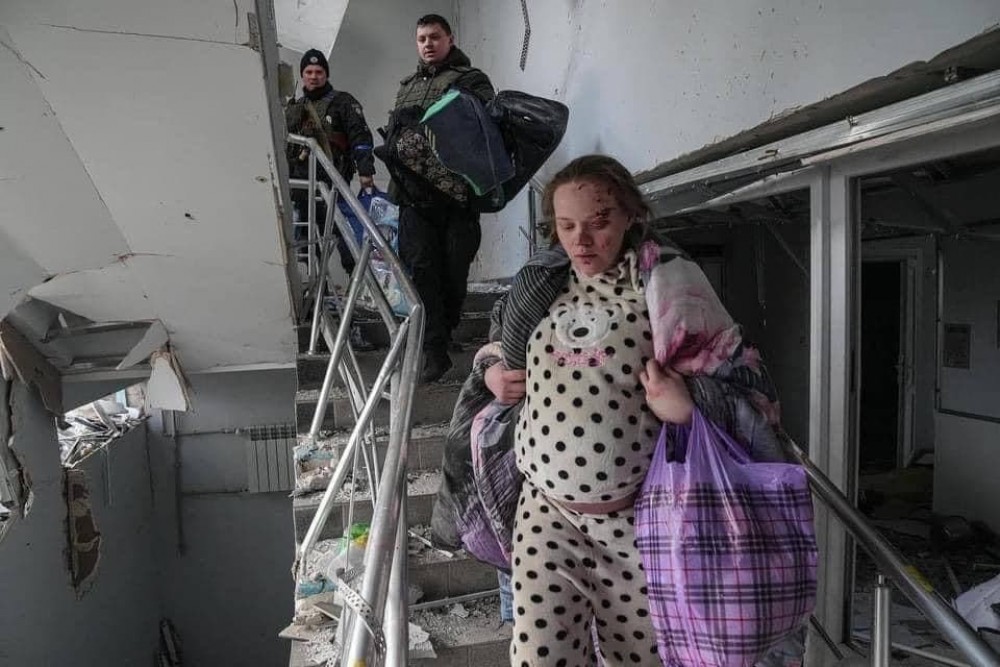 Spitalul de copii din Mariupol, cel puţin al treilea distrus în Ucraina