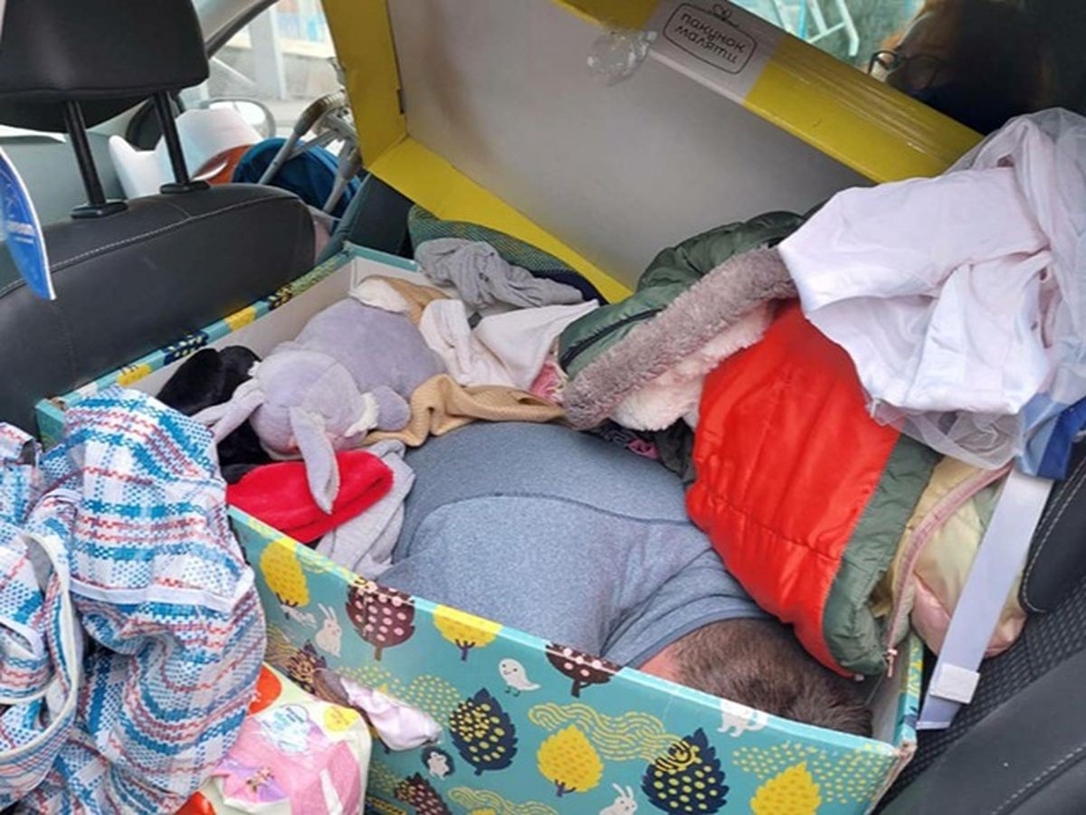 Un ucrainean de 37 de ani a fost prins în timp ce încerca să treacă graniţa într-o cutie de jucării