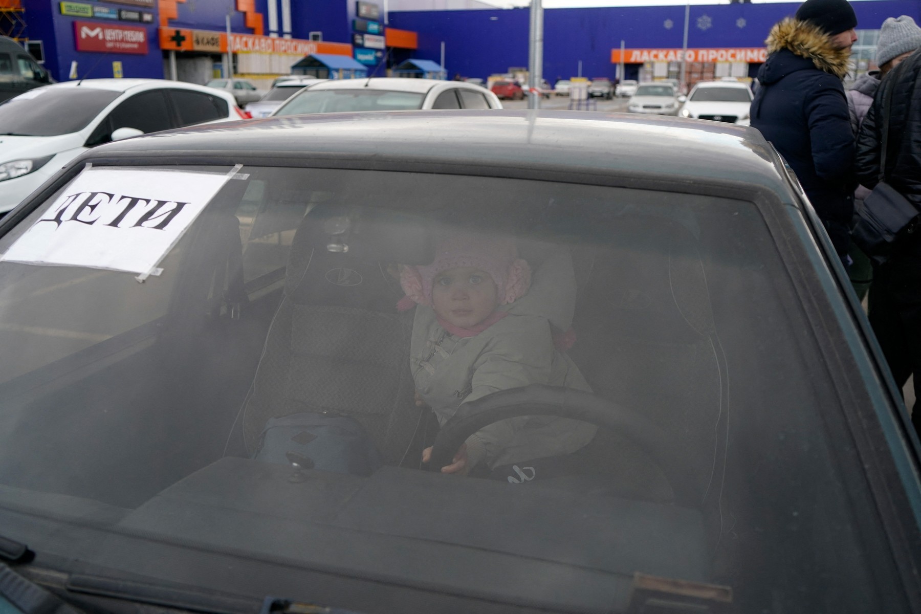 FOTO // „Copii” - cuvântul magic cu ajutorul căruia ucrainenii speră să părăsească în viață iadul din Mariupol