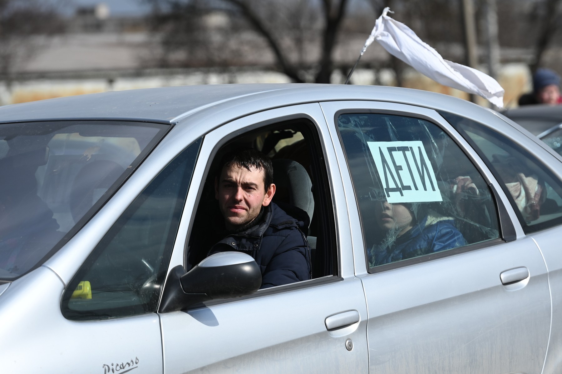 FOTO // „Copii” - cuvântul magic cu ajutorul căruia ucrainenii speră să părăsească în viață iadul din Mariupol