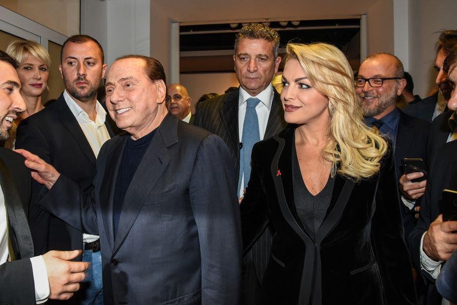 Cine este și cum arată iubita lui Silvio Berlusconi. Este cu 53 de ani mai tânără decât fostul premier italian