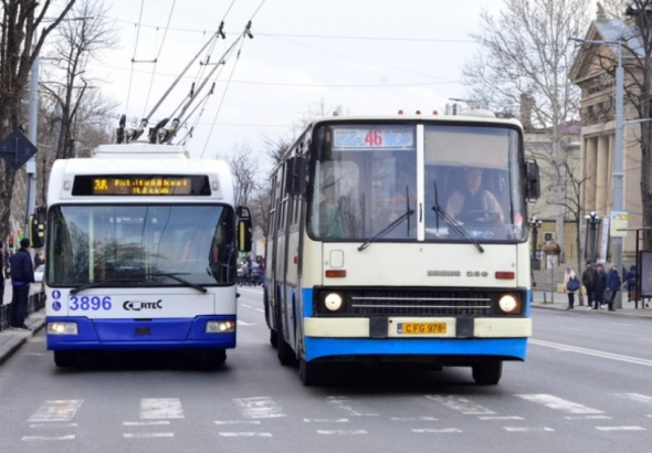 FLASH // Se scumpesc tarifele călătoriilor prin Chișinău cu troleibuzul și autobuzul