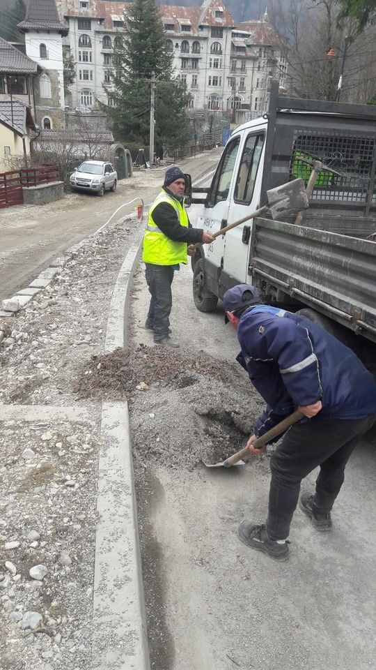 Exemplul demn de urmat și de Chișinău: O primărie din România reciclează antiderapantul împrăștiat iarna pe străzi