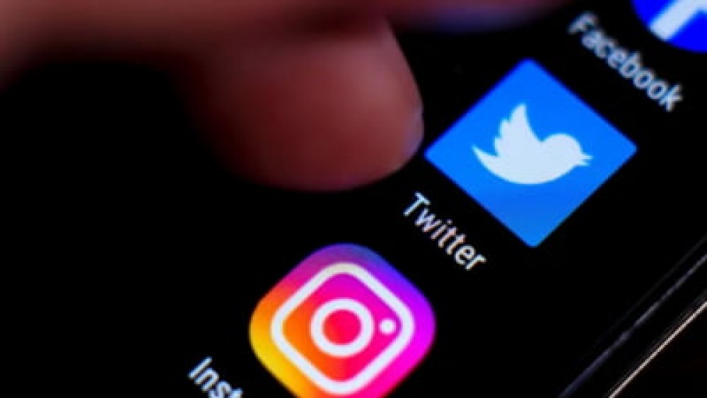 Avertisment dur de la Cambridge și Oxford: Rețelele de socializare provoacă o boală gravă adolescenților