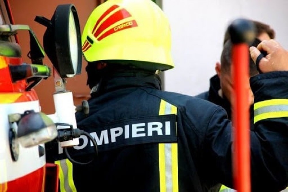 Incendiu puternic la Fălești. Două femei au avut de suferit