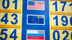 Fluctuații bizare pe piața valutară. Euro continuă să scadă iar Dolarul crește în raport cu Leul moldovenesc