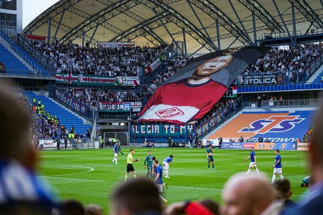 Vladimir Putin, „executat" pe stadion în Polonia. Imaginile surprinse la Poznan: ce au făcut fanii Legiei