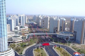REUTERS: Ghinioniștii ajung să trăiască în „penthouse-urile” din Coreea de Nord