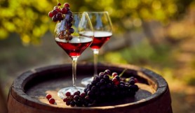 Slăbește cu vin: Consumul unui pahar de vin înainte de culcare te-ar putea ajuta să pierzi în greutate