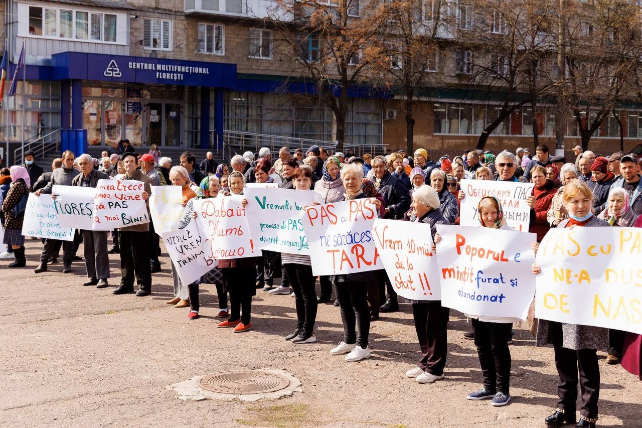 FOTO // Partidul „ȘOR” a organizat proteste în toată țara. Peste 50 de mii de oameni au participat la manifestație