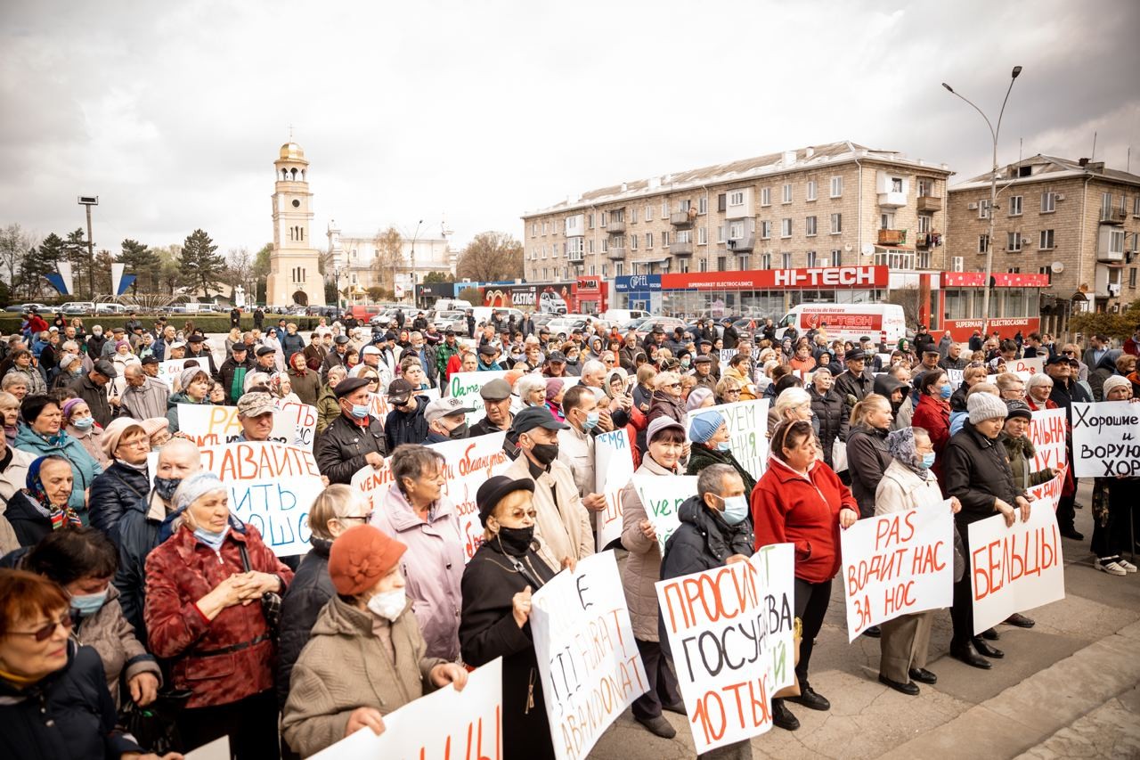 FOTO // Partidul „ȘOR” a organizat proteste în toată țara. Peste 50 de mii de oameni au participat la manifestație