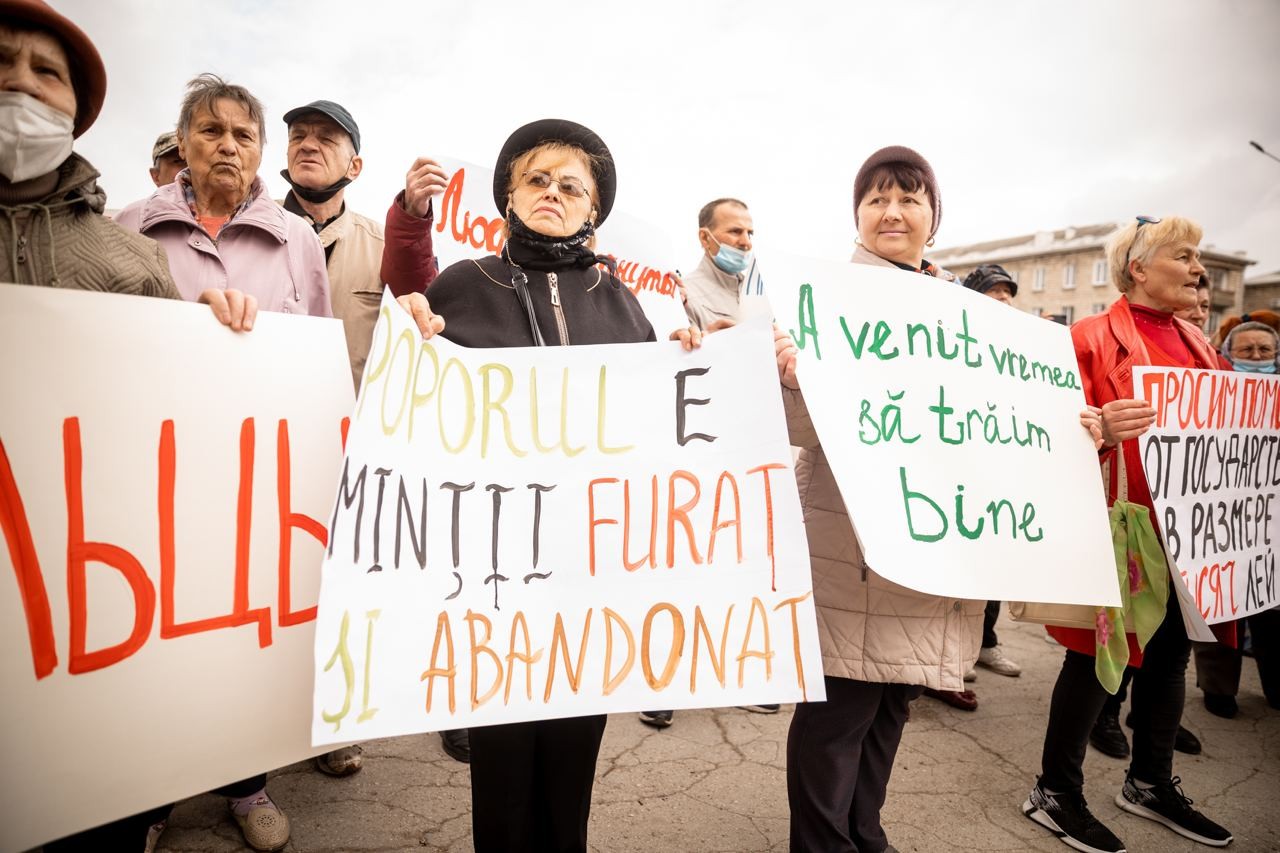 FOTO // Partidul „ȘOR” a organizat proteste în toată țara. Peste 50 de mii de oameni au participat la manifestație