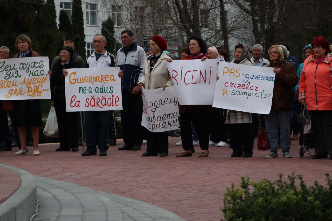 FOTO // Partidul „ȘOR” a organizat proteste în toată țara. Peste 50 de mii de oameni au participat la manifestație