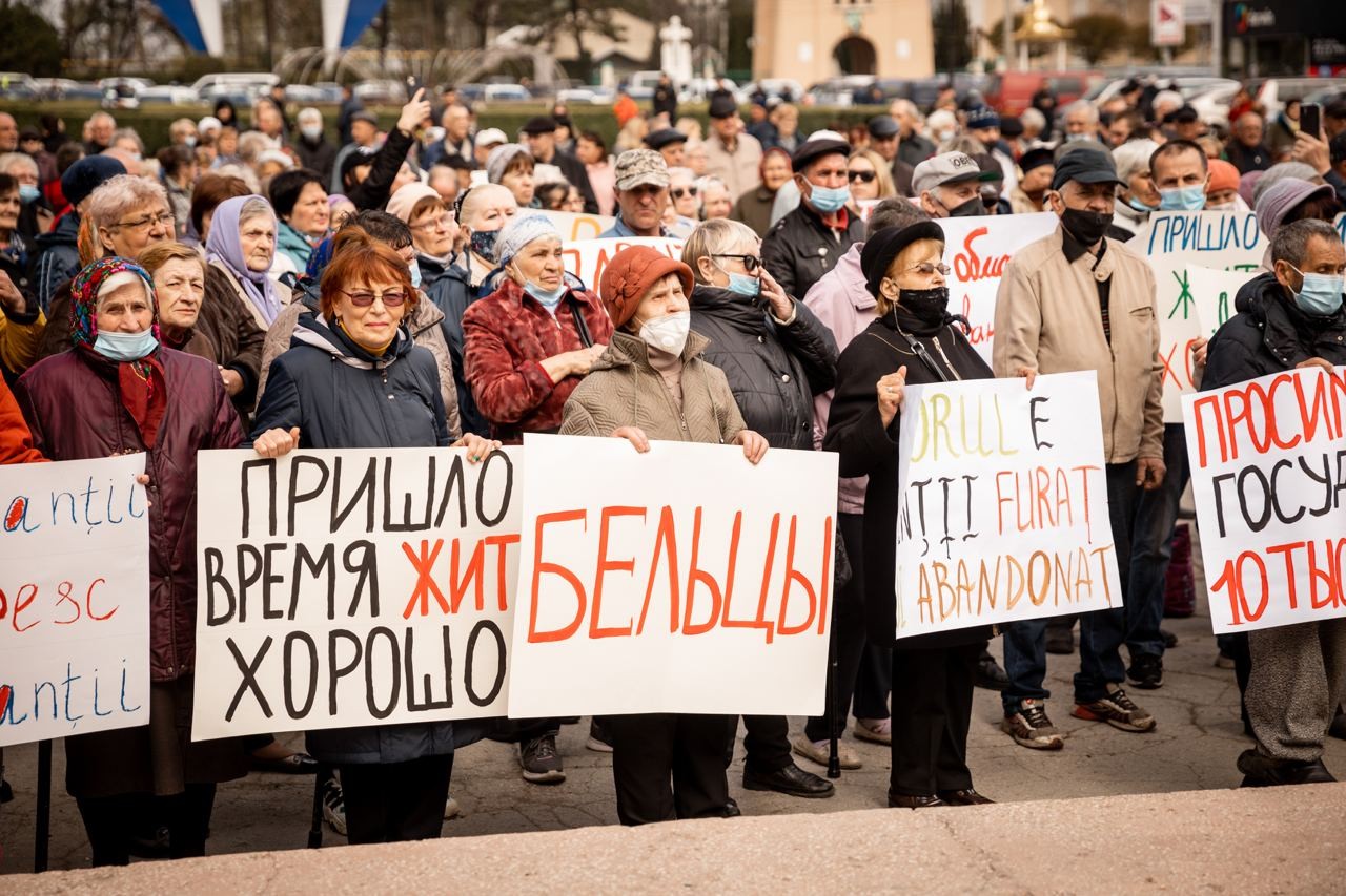 FOTO // Partidul „ȘOR” a organizat proteste în toată țara. Peste 50 de mii de oameni au participat la manifestație