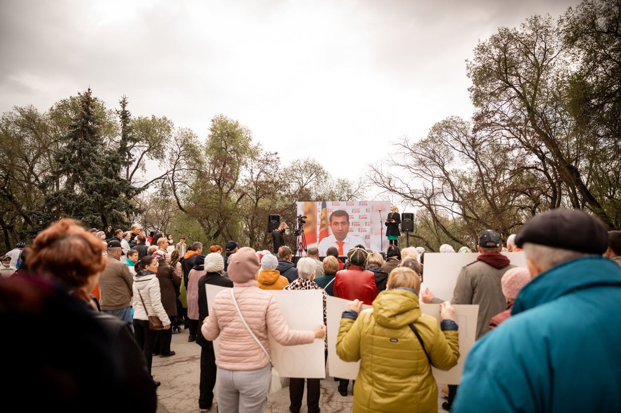 FOTO // Partidul „ȘOR” a organizat proteste în toată țara. Peste 50 de mii de oameni au participat la manifestație