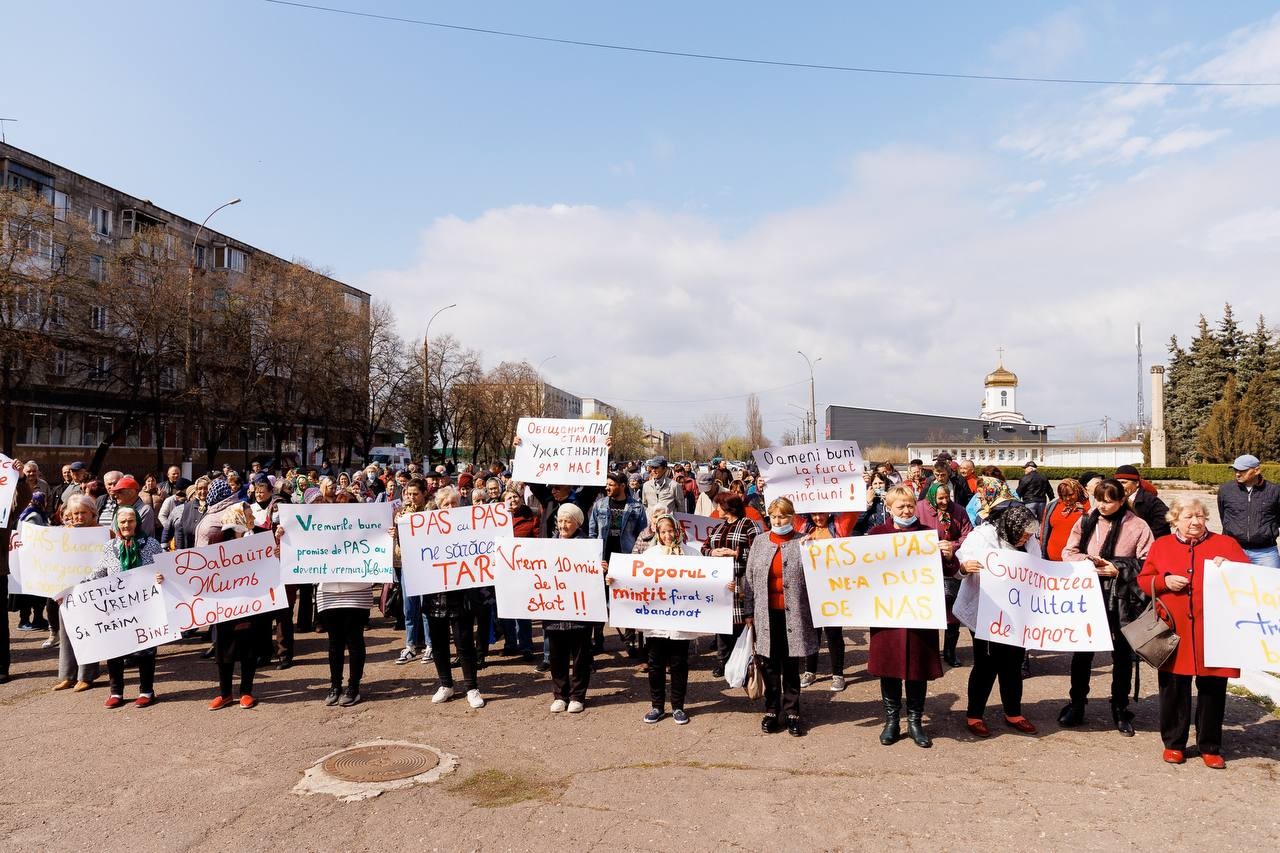 FOTO // Partidul „ȘOR” a organizat proteste în toată țara. Peste 50 de mii de oameni au participat la manifestație