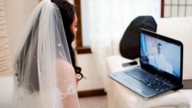 Căsătorii online în condiții de război: Militarii ucraineni pot să se căsătorească prin Zoom