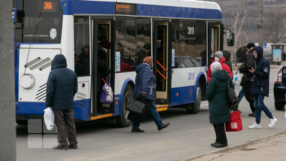 Șoferii de troleibuze din Capitală ar putea rămâne fără de salarii. Anunţul a fost făcut de primarul Ion Ceban