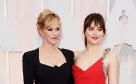 FOTO // S-a desfigurat de nerecunoscut la bătrânețe din cauza alcoolului și a operațiilor estetice. Cum arată Melanie Griffith, mama Dakotei Johnson