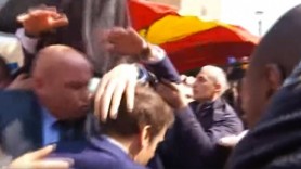 VIDEO // Macron atacat în prima ieșire publică după ce a fost reales președinte al Franței