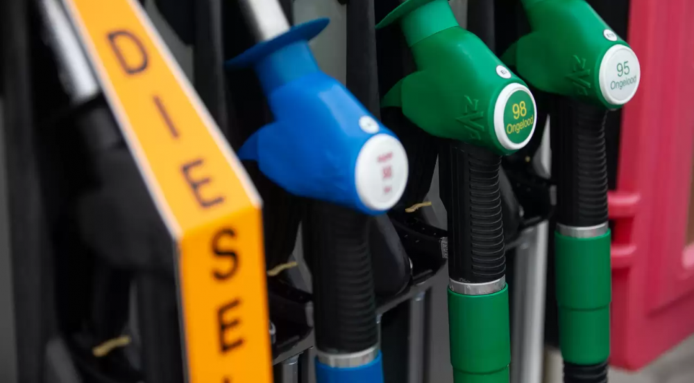 ULTIMA ORĂ // Încă o zi cu SCUMPIRI. ANRE a publicat noile prețuri la carburanți