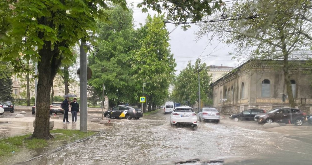 METEO: Republica Moldova va fi acoperită astăzi de ploi puternici. Ce temperaturi vom avea