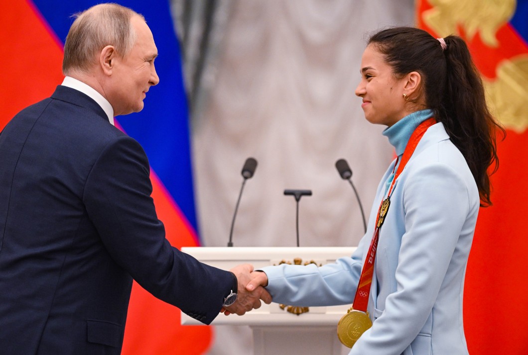 FOTO // Ce au remarcat americanii la Vladimir Putin, după întâlnirea președintelui cu rușii medaliați cu aur la JO de iarnă