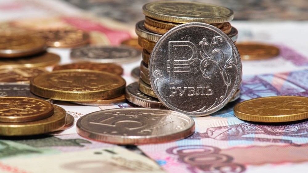 Ruşii îi obligă pe locuitorii zonelor ocupate din sudul Ucrainei să folosească rubla ca mijloc de plată