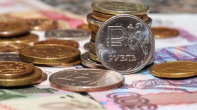 Ruşii îi obligă pe locuitorii zonelor ocupate din sudul Ucrainei să folosească rubla ca mijloc de plată