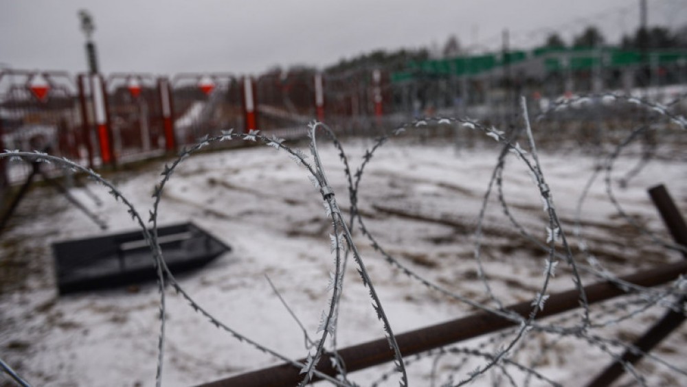 Polonia a ridicat un gard permanent de peste 5 metri pe 60 de kilometri din frontiera sa cu Belarusul
