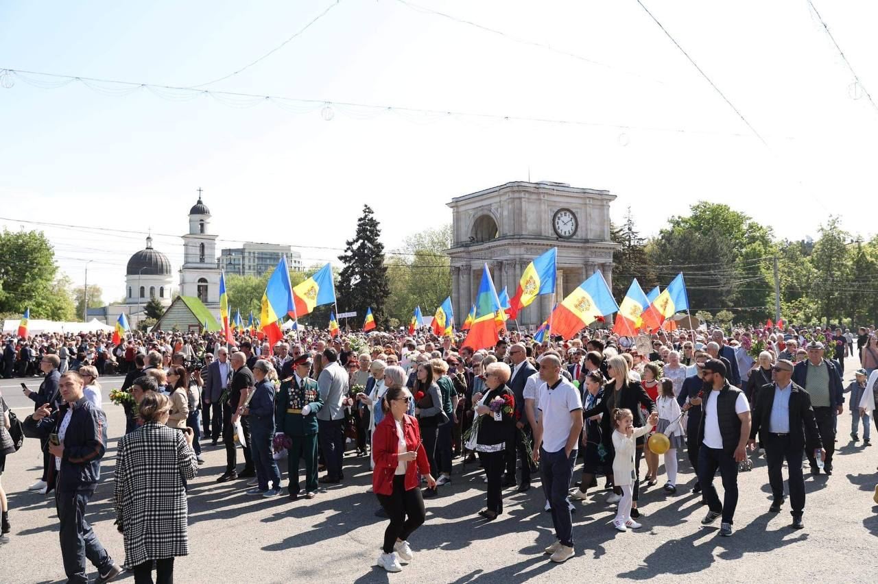 Peste zece mii de activiști și simpatizanți ai Partidului „ȘOR” au participat la un marș dedicat Zilei Victoriei