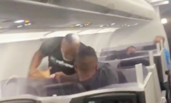 A fost anunțată decizia după ce Mike Tyson a bătut un pasager în avion
