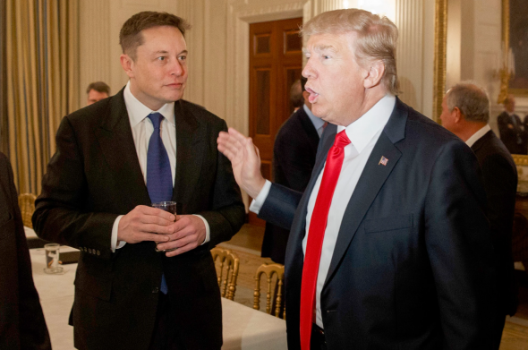 Elon Musk ia în calcul decizia de a-i ridica lui Donald Trump restricţia de a folosi contul de Twitter