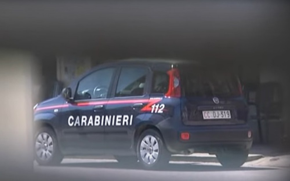 VIDEO // Un moldovean reținut în Italia: Supărat că a fost jefuit amenința cu un cuțit că-și va face dreptate