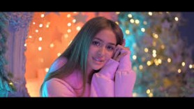 Câți bani cheltuie Iuliana Beregoi pentru videoclipul care speră să-i aducă faima internațională