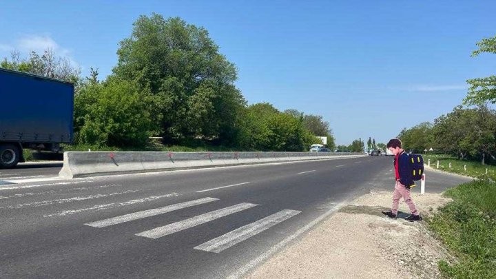 Noi „indicatoare” menite să diminueze numărul accidentelor, au fost instalate pe șoseaua Chişinău – Ungheni