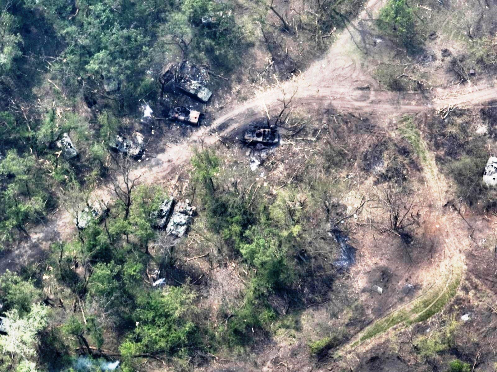 FOTO // Imaginile dezastrului: Ruşii au suferit pierderi grele după trei încercări eşuate de forţare a unui râu strategic în Donbas