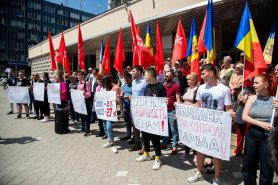 Socialiștii și-au scos membrii la protest și cer demisia conducerii BNM
