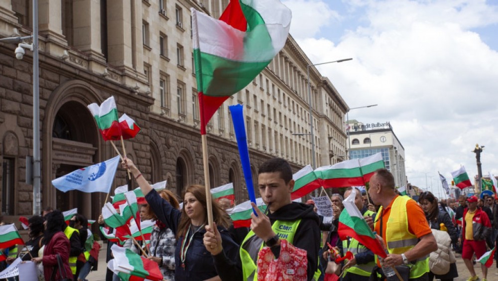 Bulgarii au reușit prin proteste stradale să anuleze taxa la pâine, se măresc pensiile și se vor ieftini carburanții