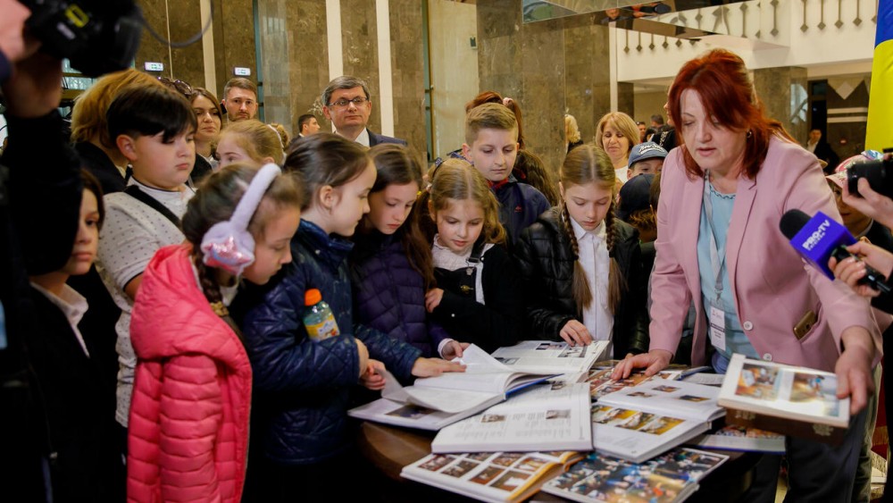 Ziua ușilor DESCHISE la Parlament. Circa 1.500 de persoane au vizitat instituția