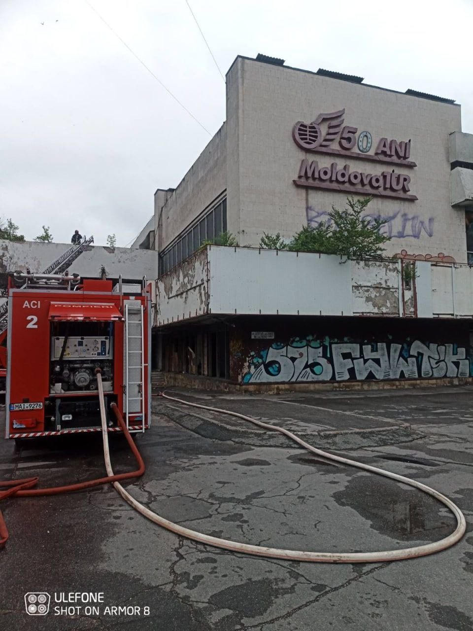BREAKING NEWS // Incediu PUTERNIC în centrul Capitalei. Nor de fum se ridică din ruinile fostului hotel Național