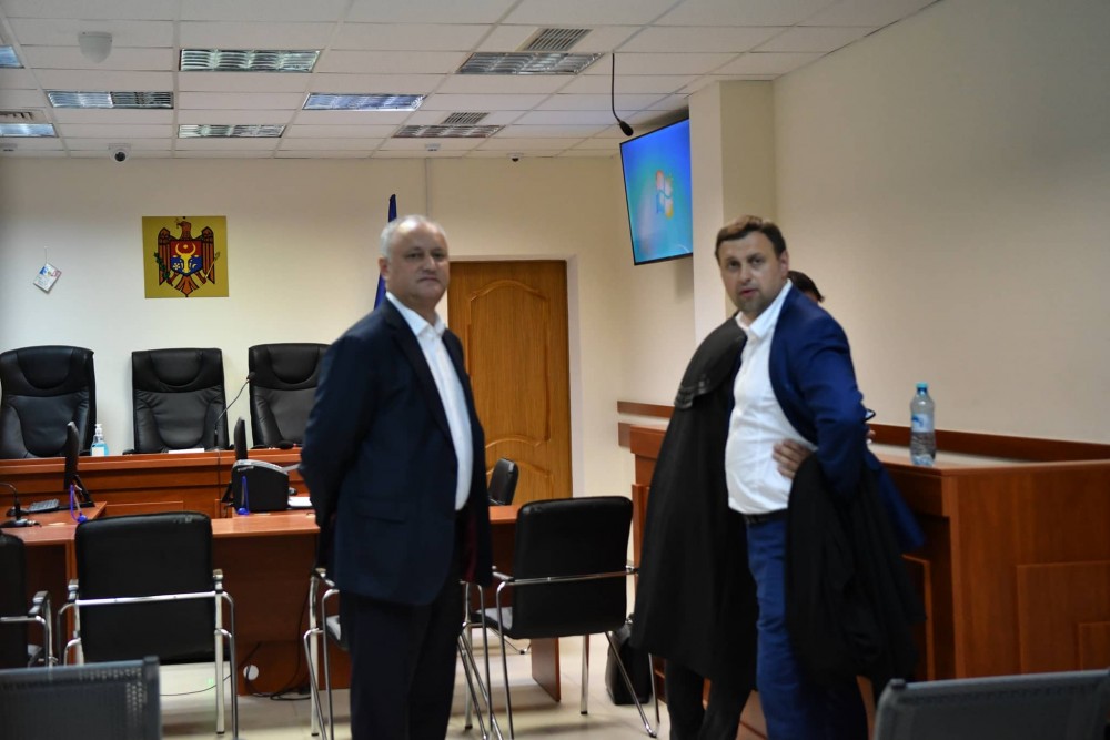 Ultima ORĂ // Curtea de Apel a decis că Igor Dodon rămâne la domiciliu: „Vor fi scurgeri de poze și video din arhiva personală”