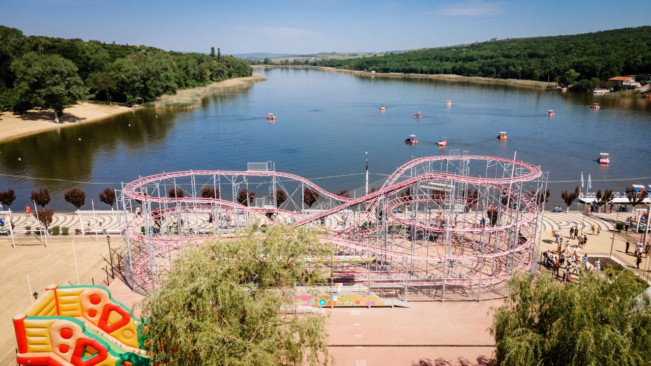 FOTO // Mii de oameni sărbătoresc Ziua Copilului, la OrheiLand, unde a fost dat startul sezonului estival