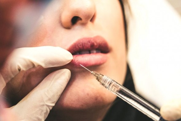 Divele din Rusia au de suferit: Se prevede o criză de Botox. ”Scăderea ofertei provoacă deja îngrijorare în rândul clinicilor”