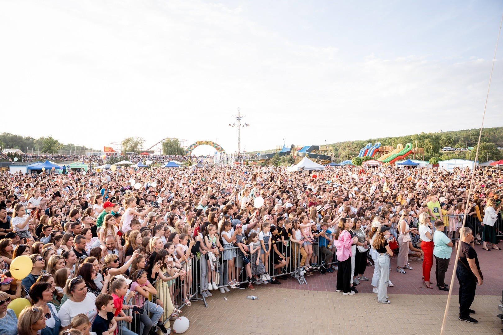 FOTO // Concert de excepție la OrheiLand. Aproximativ 50 de mii de oameni au participat la evenimentul organizat la inițiativa lui Ilan Șor, de Ziua Copilului