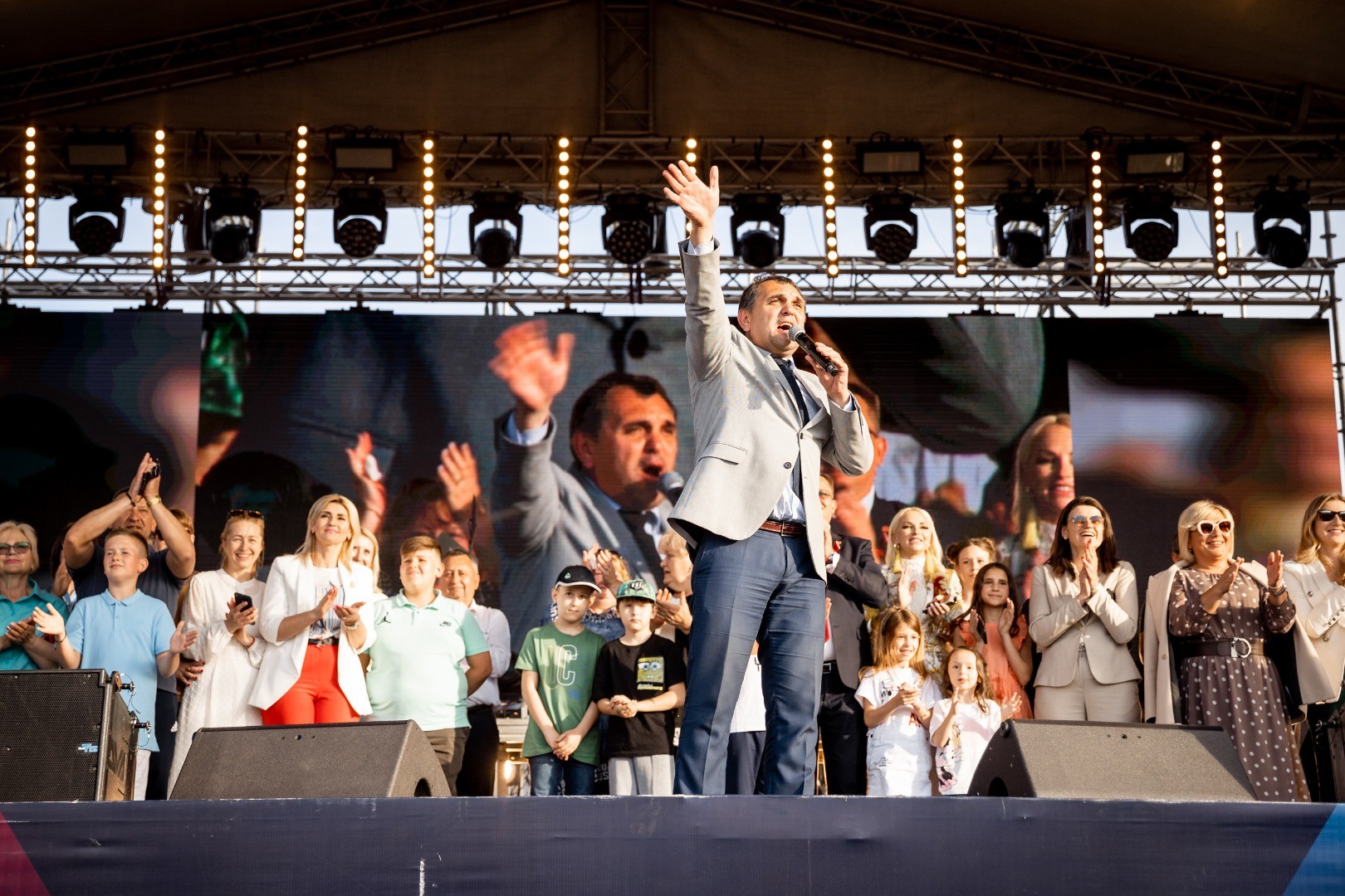 FOTO // Concert de excepție la OrheiLand. Aproximativ 50 de mii de oameni au participat la evenimentul organizat la inițiativa lui Ilan Șor, de Ziua Copilului