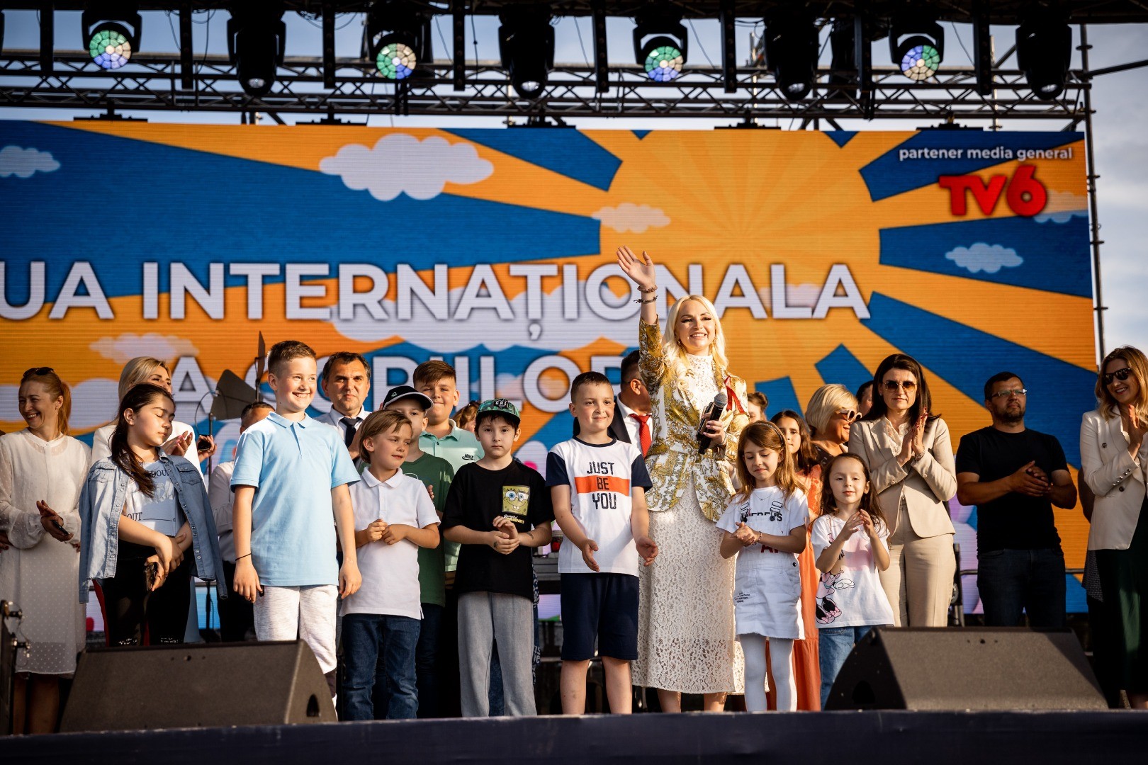 FOTO // Concert de excepție la OrheiLand. Aproximativ 50 de mii de oameni au participat la evenimentul organizat la inițiativa lui Ilan Șor, de Ziua Copilului